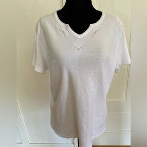 Vintage White Short Sleeve Tee Cross stitch details. Scalloped Neck. Size L.